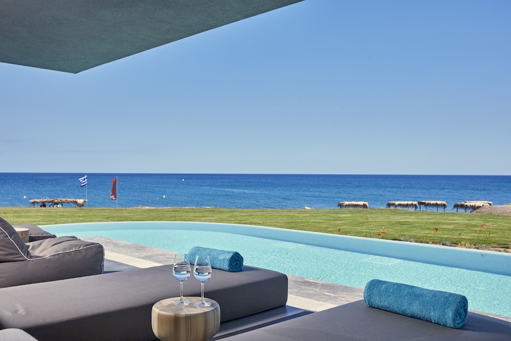 Family Beach Front Dreams Suite Private Pool Sea View - Photo 3