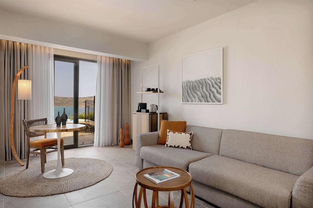 Junior Suite (Sapphire Cozy Suite with individual pool)