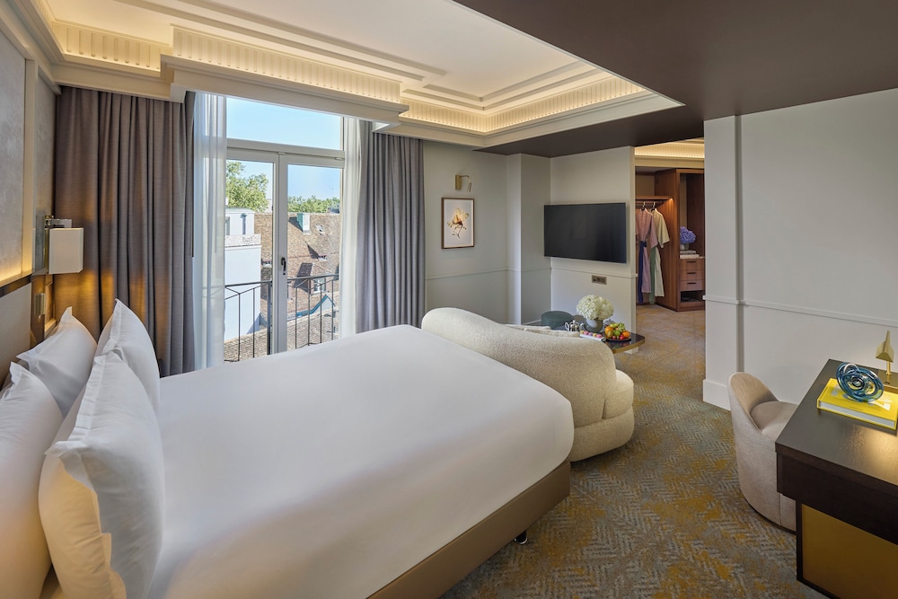 Deluxe Room (King or Twin)