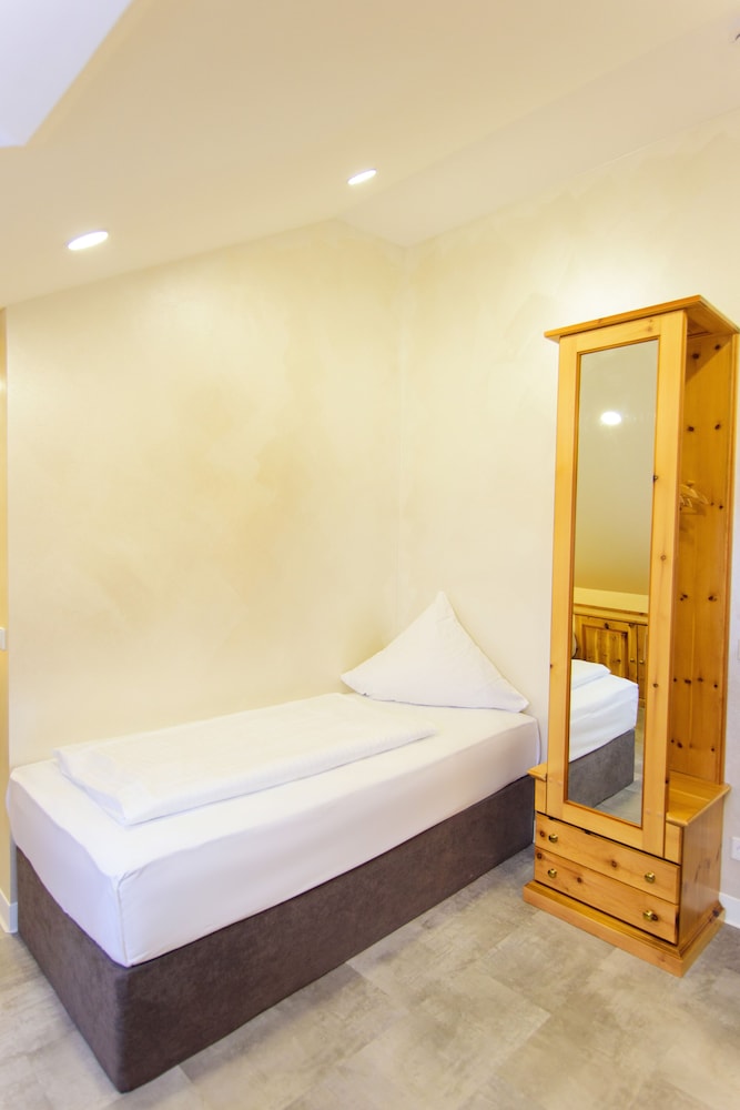 Standard Twin Room photo 3