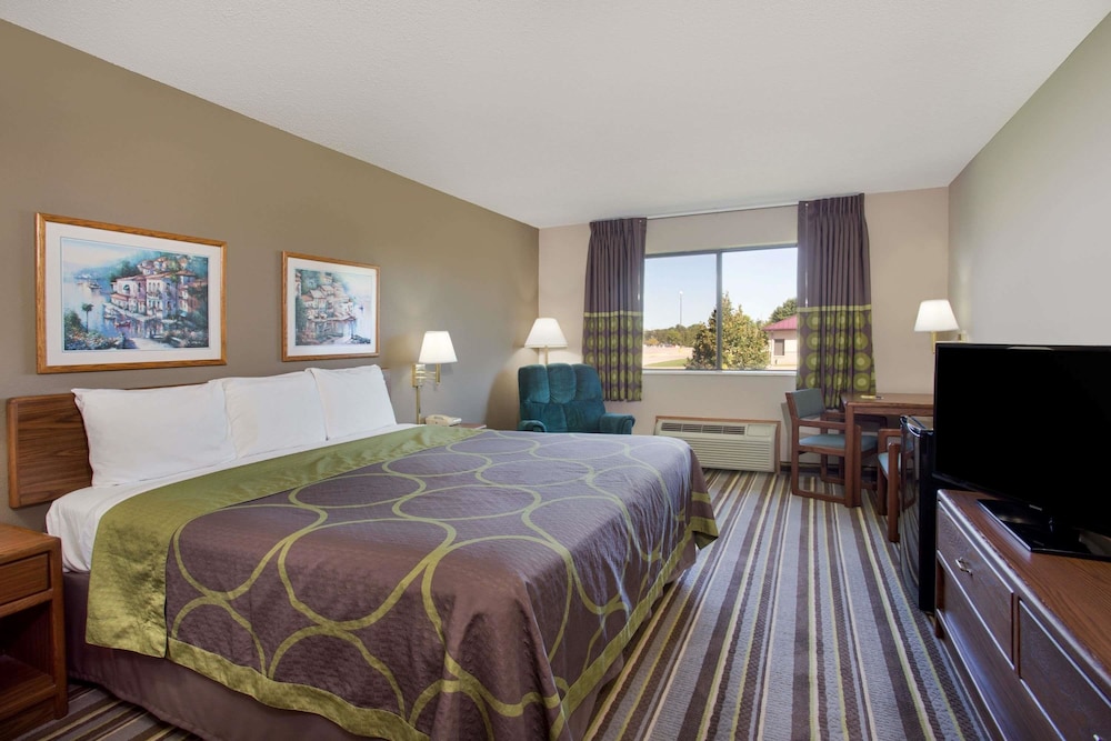 Room, 1 King Bed, Non Smoking - Photo 1