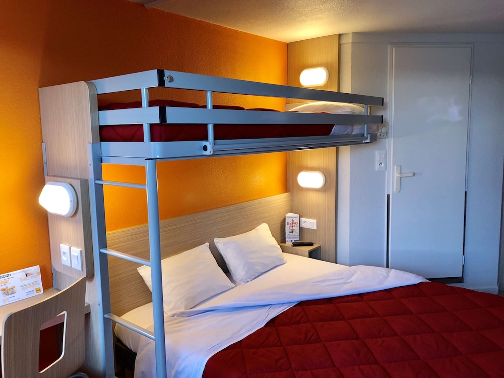 Standard Room, Multiple Beds (1 Double and 1 Single bed) - Photo 11