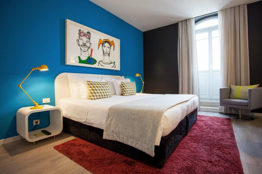 Superior Double or Twin Room (Square View) - Photo 11