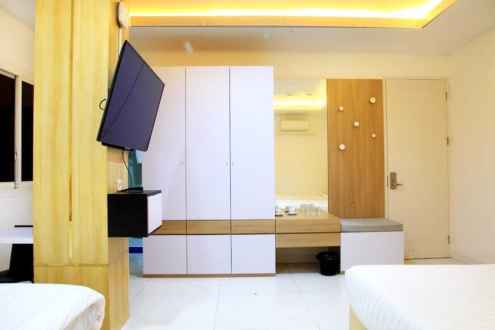 Family Triple Room, 3 Bedrooms, City View photo 3