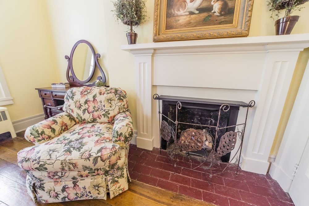Room, Private Bathroom (Southern Love)