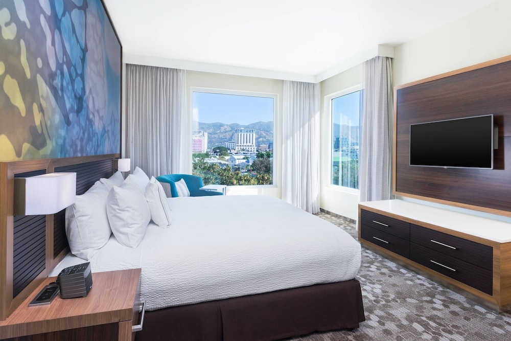 Suite, 1 King Bed