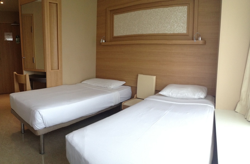 Deluxe Twin Room (2 Single Beds) photo 2