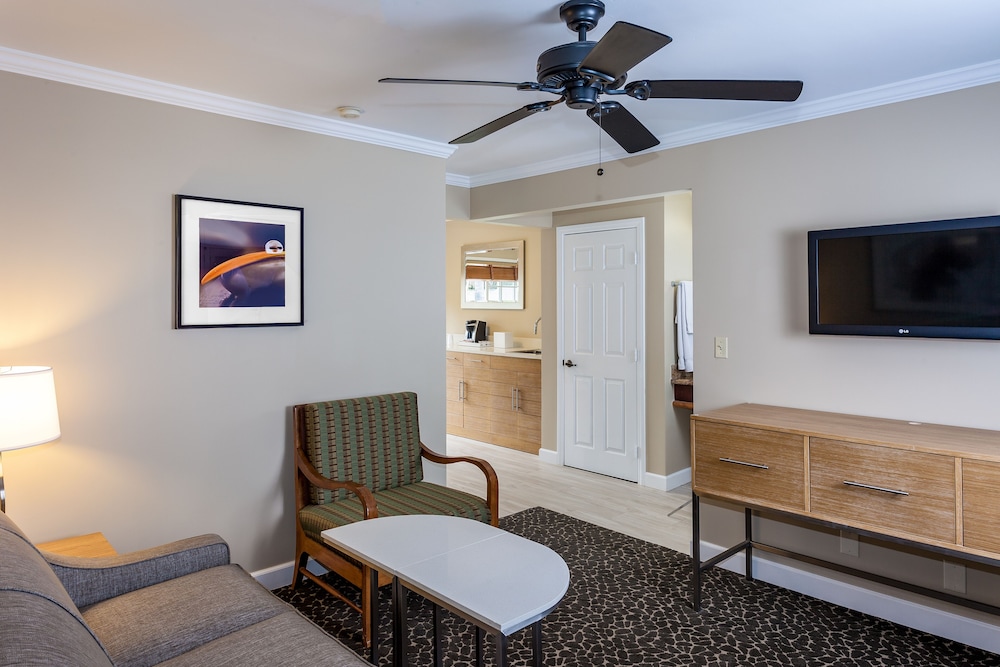 Suite, Multiple Beds, Ocean View - Photo 3