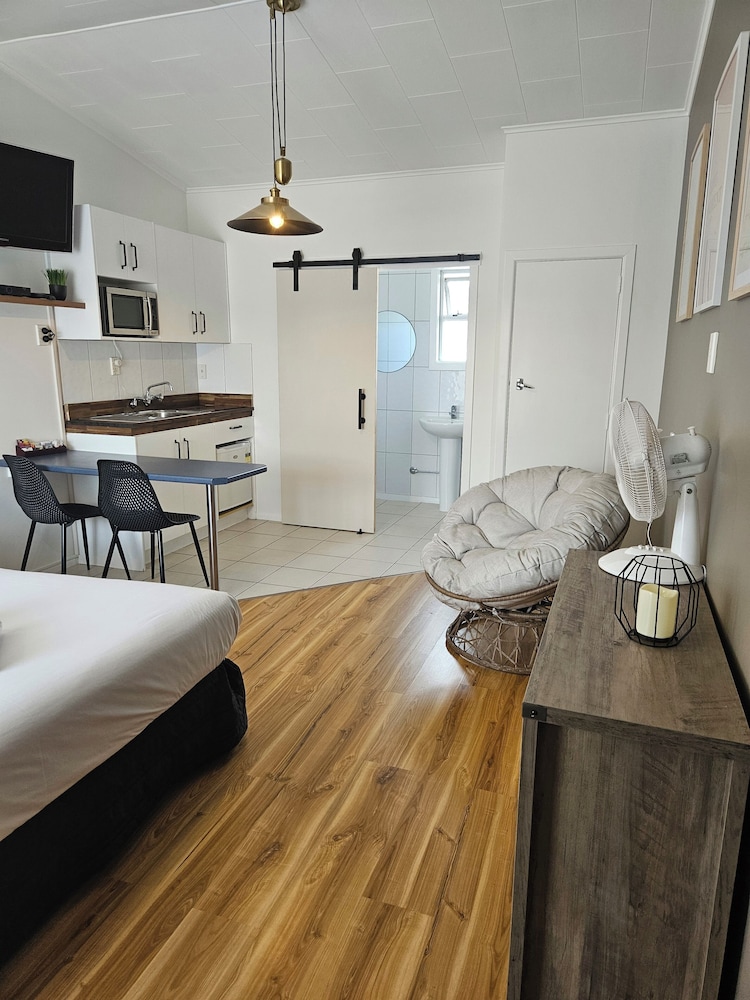 Executive Studio, Pets Allowed (Unit) photo 3