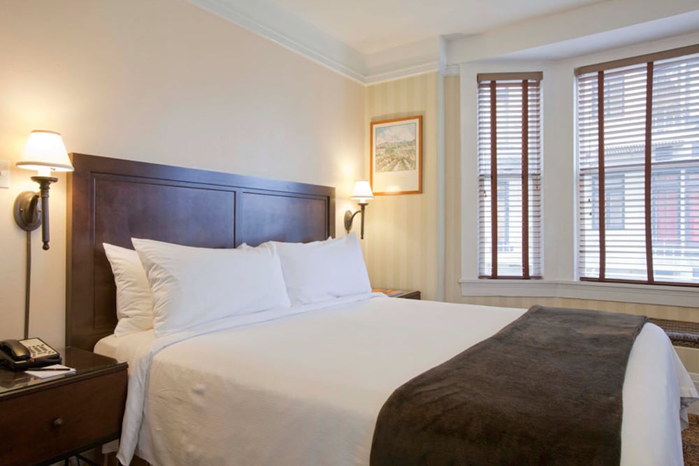 Executive Room, 1 King Bed - Photo 5
