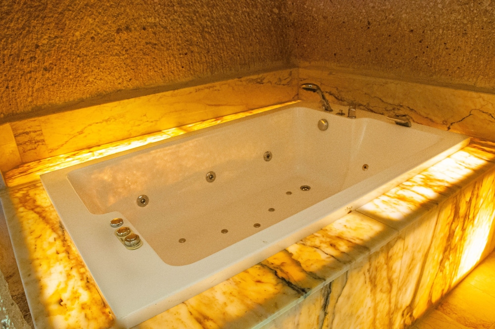 Harem Cave Suite photo 3