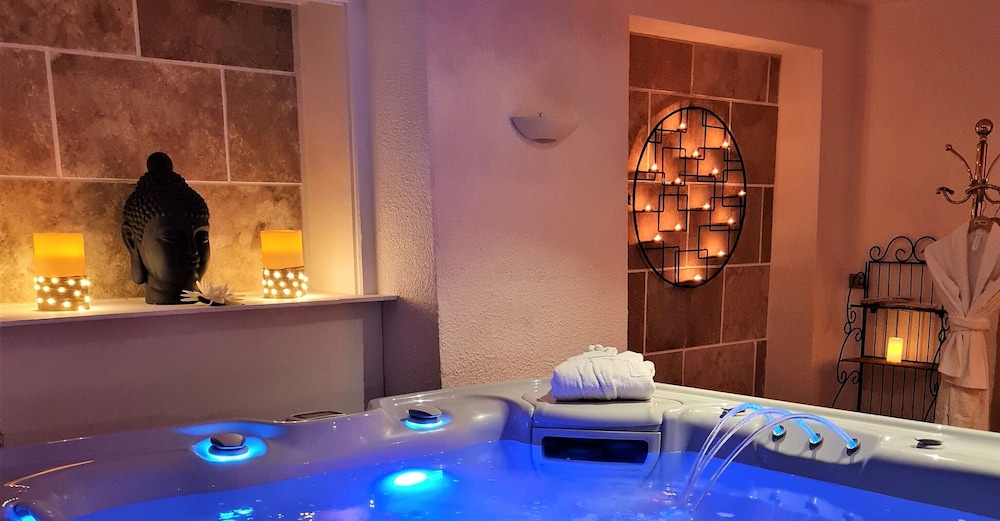 Romantic Suite, 1 King Bed, Sauna Romantic Suite, 1 King Bed, Sauna