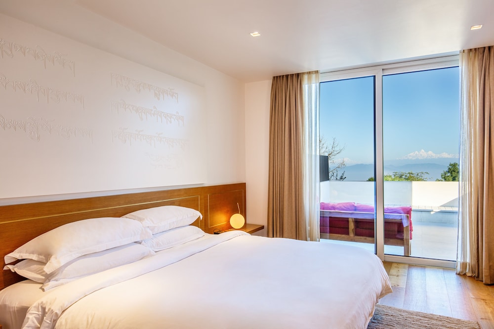 Superior King Suite With Private Balcony photo 3