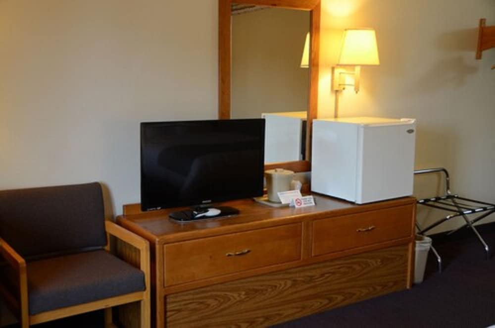 Standard Room, 2 Queen Beds, Non Smoking - Photo 2