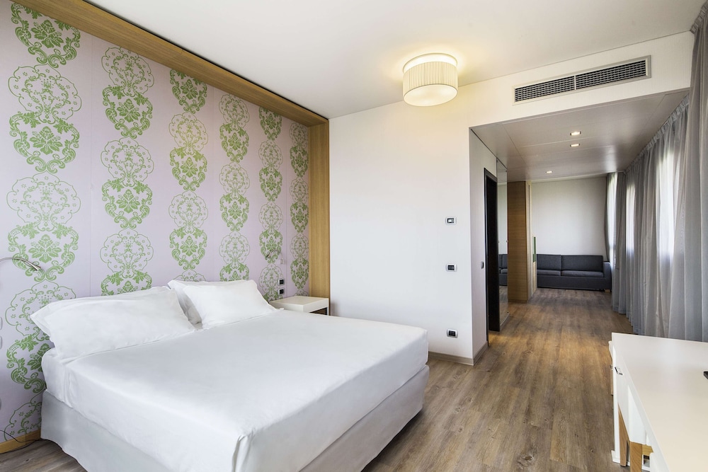 Junior Suite (Extra Bed 3 adults) photo 1