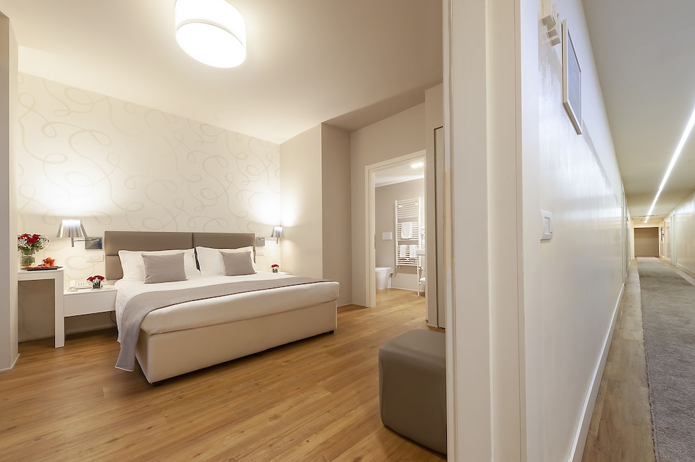 Deluxe Double or Twin Room - Photo 1