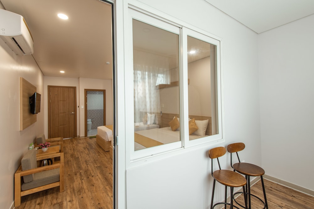 Deluxe Triple Room, Balcony, City View photo 3