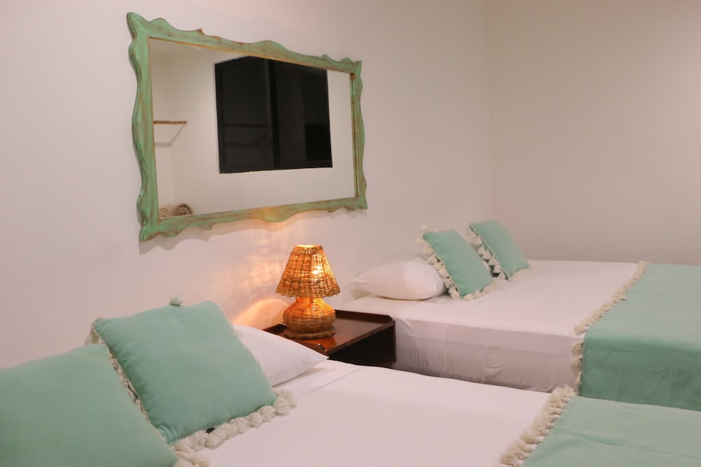 Basic Quadruple Room, Private Bathroom - Photo 8