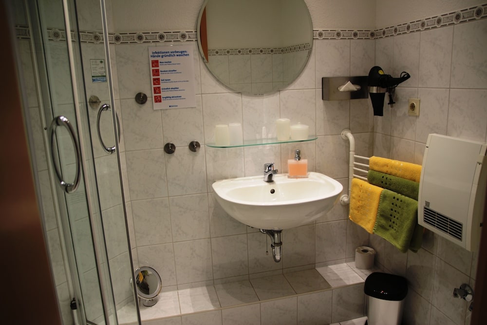 Classic Double Room, Private Bathroom - Photo 5