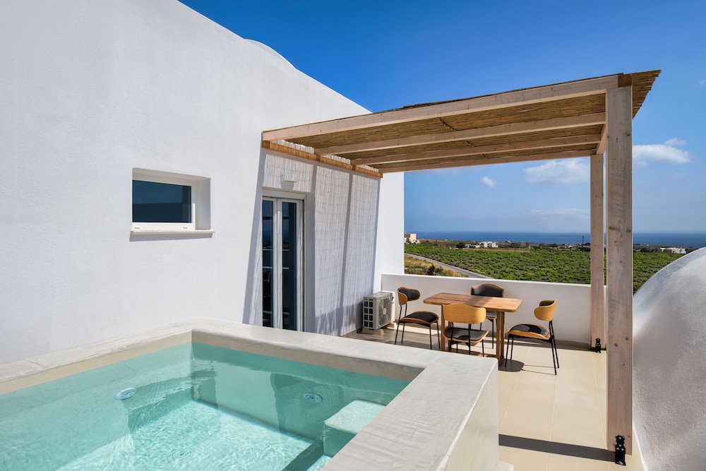 Aelia Suite, Sea View & Outdoor Hot Tub - Photo 6