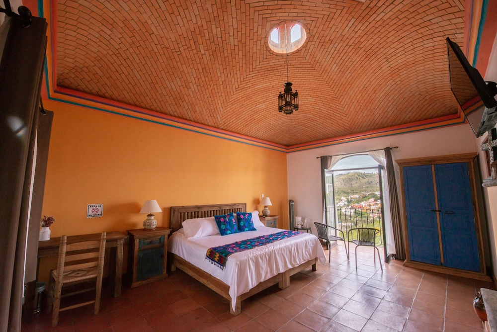 Romantic Room, 1 King Bed, Mountain View photo 2