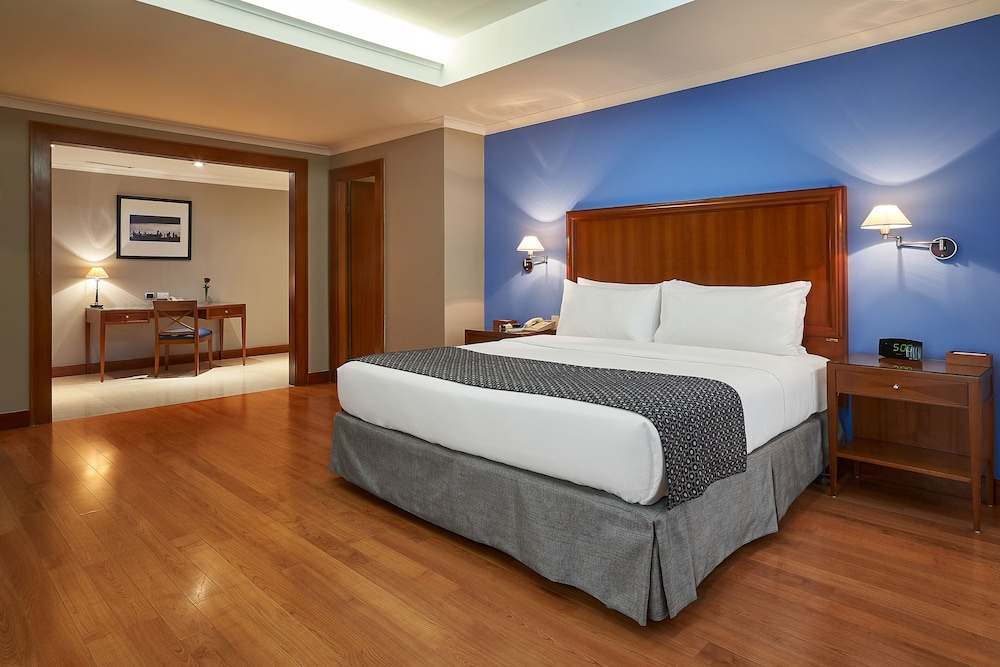 Junior Suite, 1 Bedroom (Premium Floor) photo 2