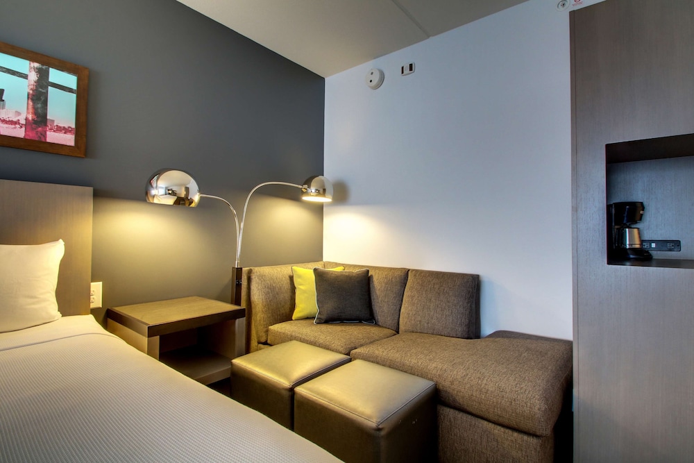 Room, 2 Queen Beds, City View (Den) photo 2