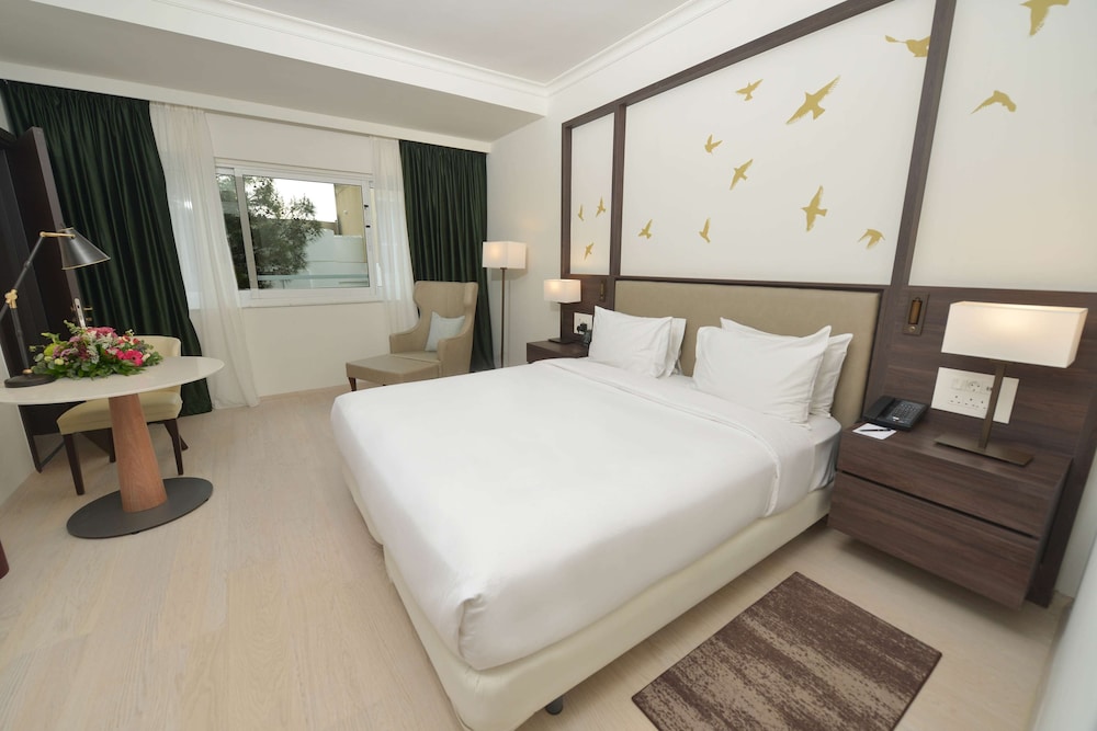 Suite, 1 Bedroom - Photo 6