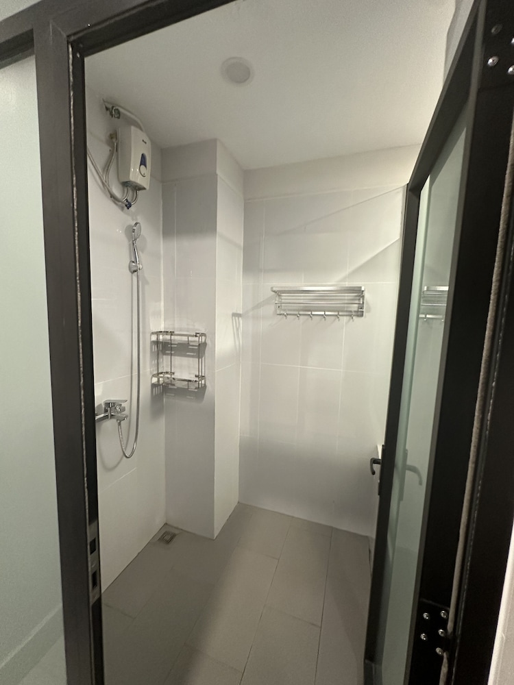 Deluxe Room - Photo 5