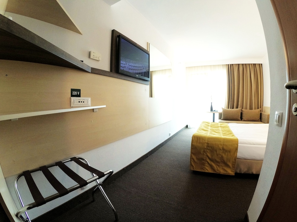 One Queen Bed Room With Sofa Bed, With Sea-View, Air-Condition, Balcony, Nonsmoking