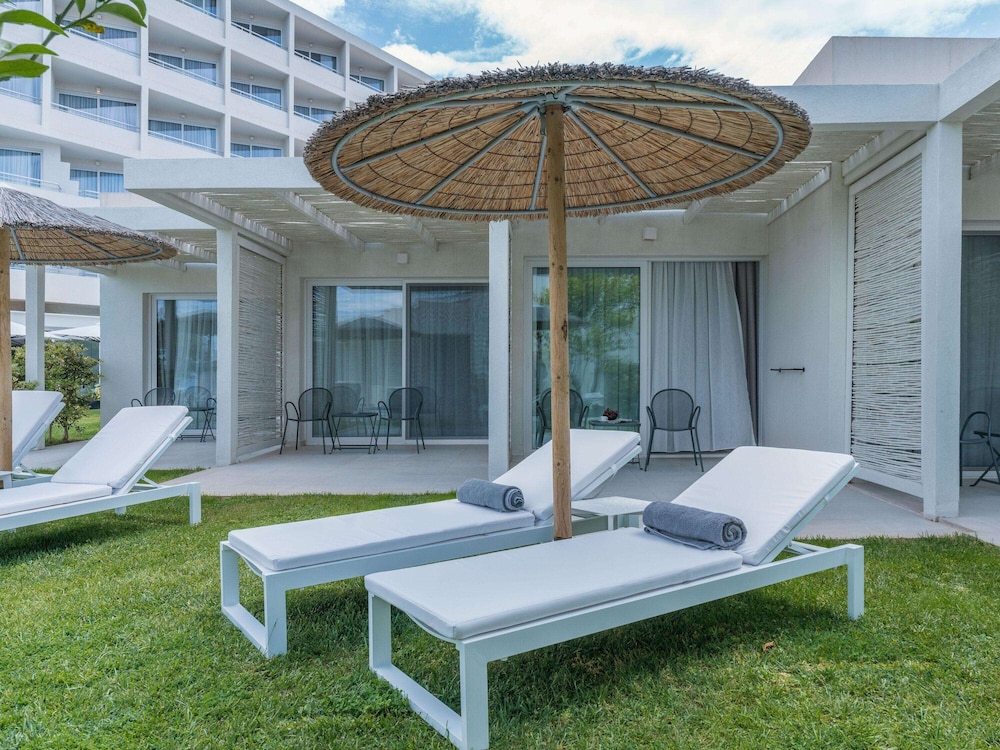 Cabana Side Pool View - Photo 1
