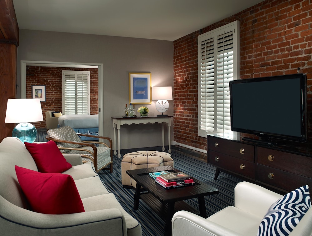 Suite, 1 King Bed, Mobility Accessible - Photo 2