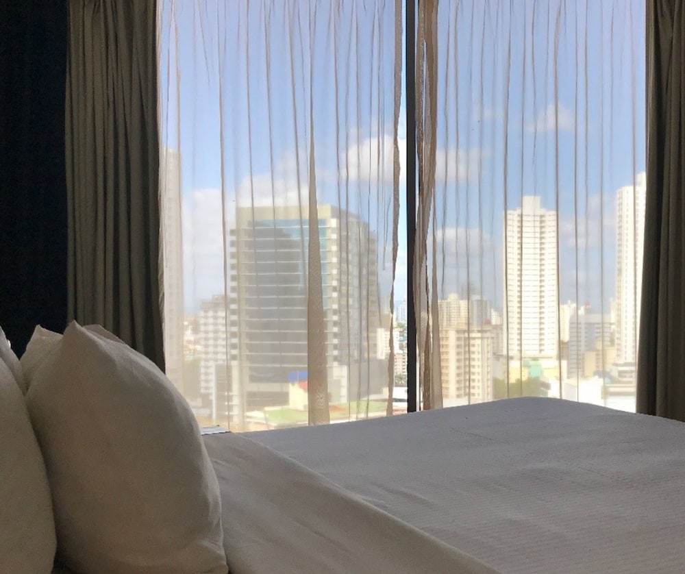 Superior Room, 1 King Bed thumbnail 6