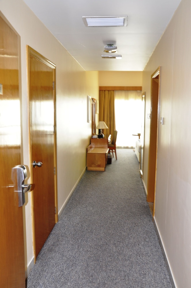 Standard Room, 1 King Bed photo 3
