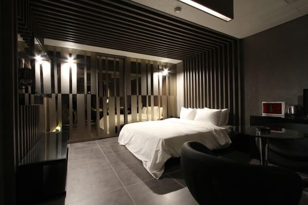 Standard Room (B / Check-in 12PM / 4PM on Saturday) photo 1