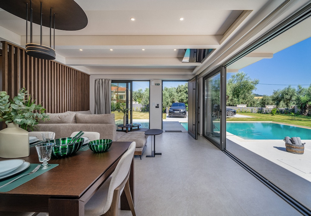 Premium Villa photo 3