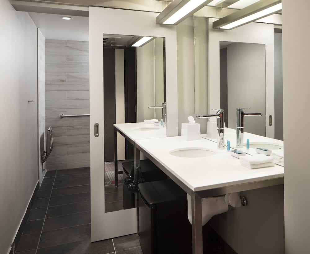 Suite, Multiple Beds, City View photo 3