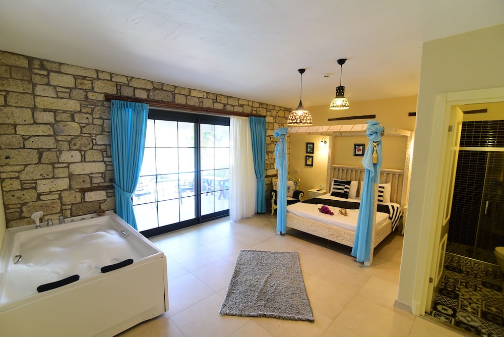 Deluxe Room, 1 Queen Bed