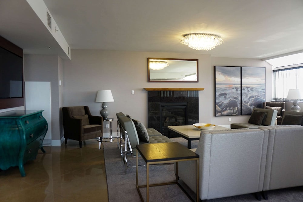 Suite, 1 King Bed, Non Smoking photo 1