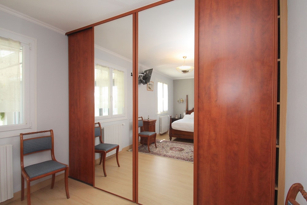 Double Room, 1 Queen Bed, Courtyard View photo 2