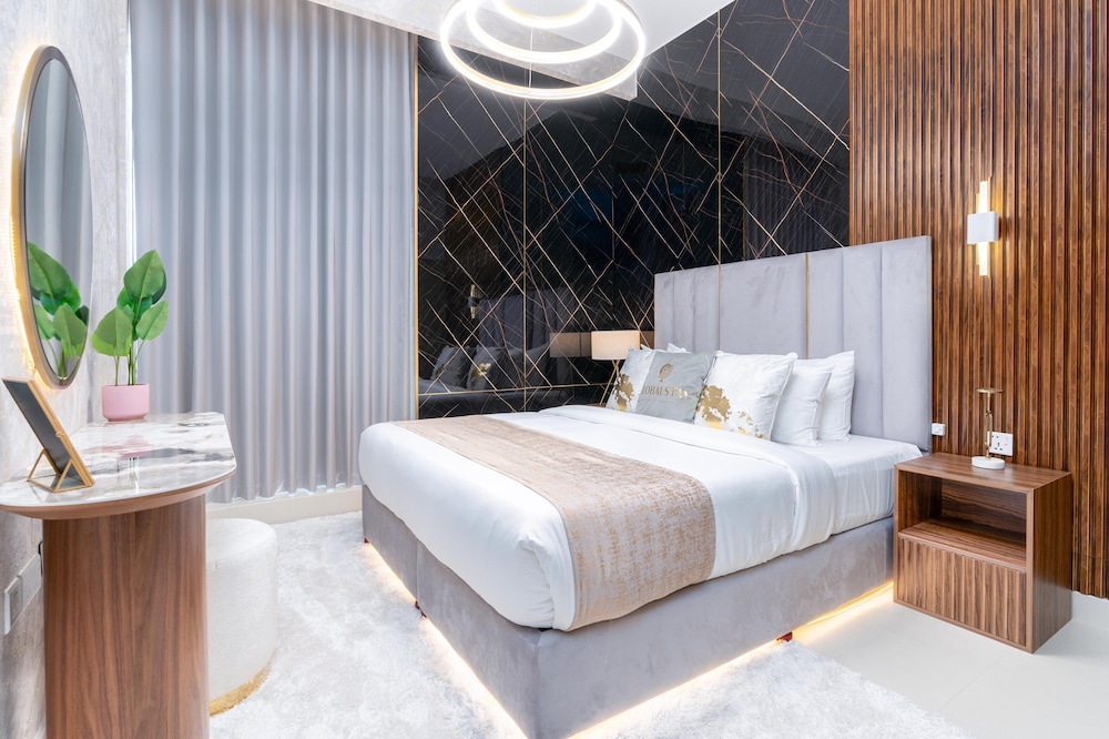 Luxury Apartment, 3 Bedrooms, City View photo 3
