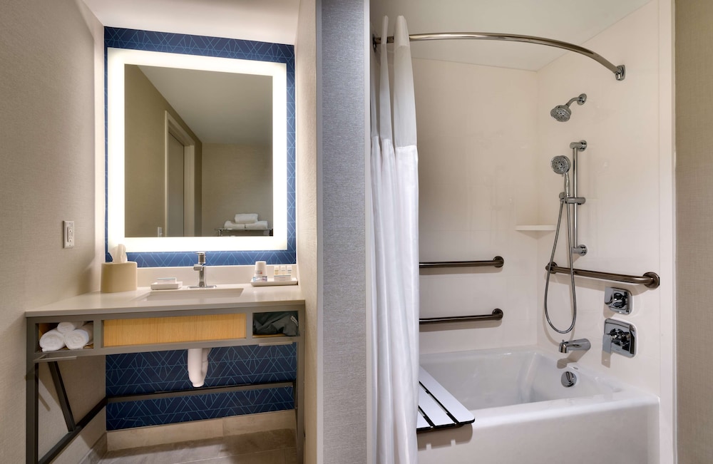 Room, 2 Queen Beds, Accessible (Hearing) - Photo 4