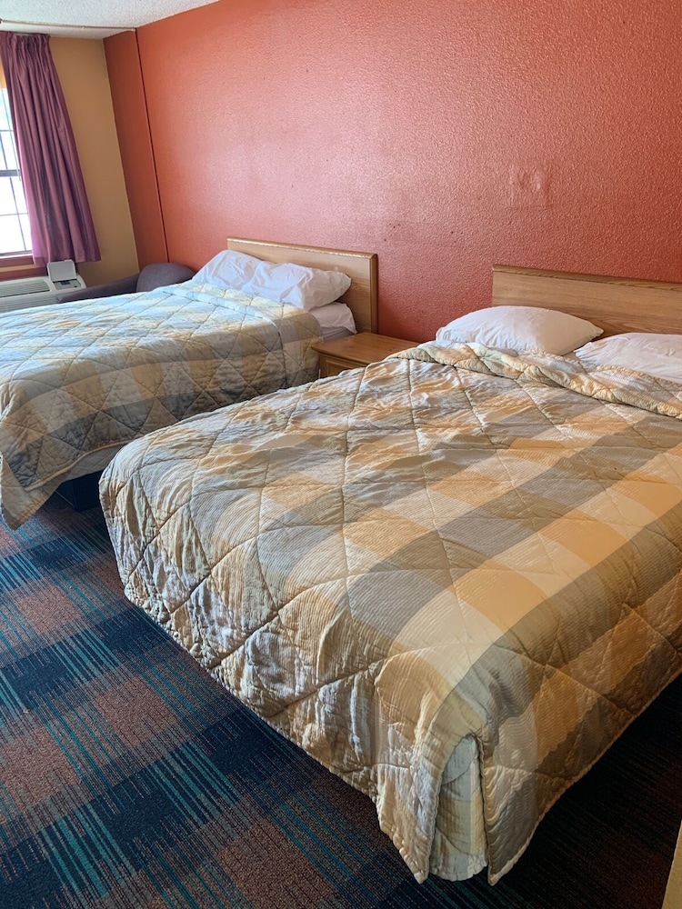Two queen bed non smoking - Photo 4