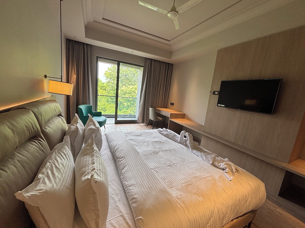 Superior Double Room, Mountain View photo 3