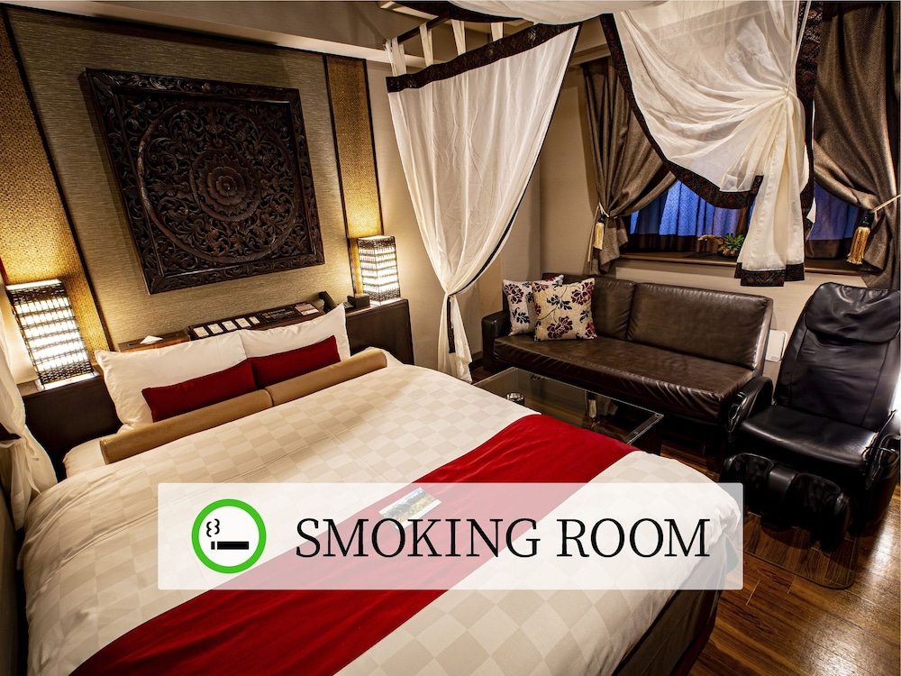 Moderate Room, Smoking
