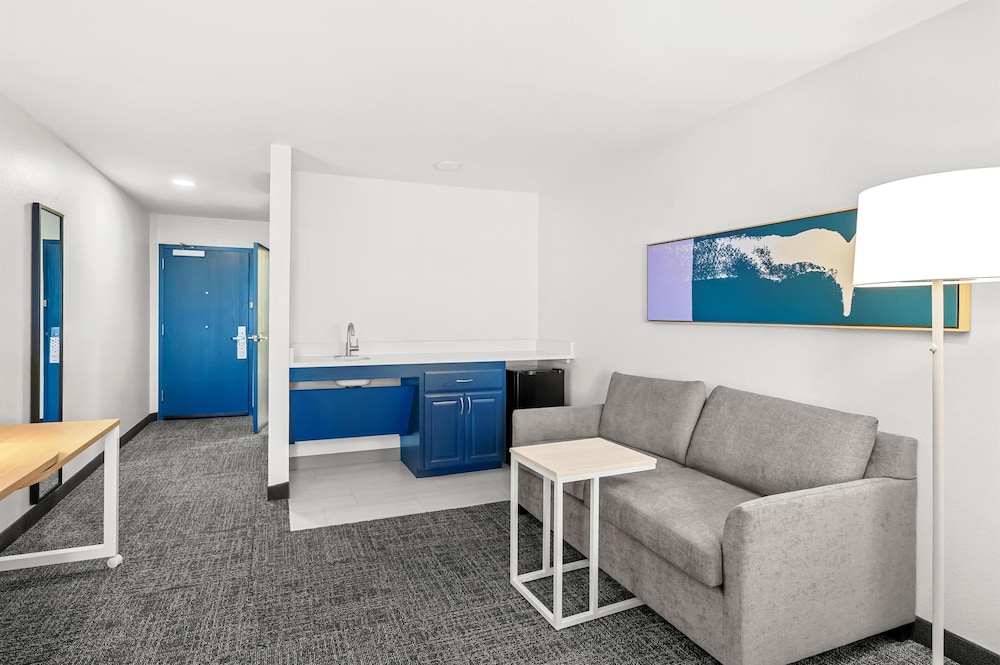 Suite, 1 King Bed, Accessible, Bathtub (Mobility, Hearing) - Photo 4