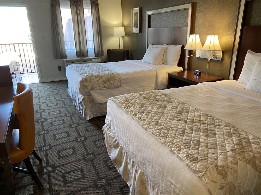Deluxe Room, 2 Queen Beds, Refrigerator & Microwave, Courtyard Area photo 1