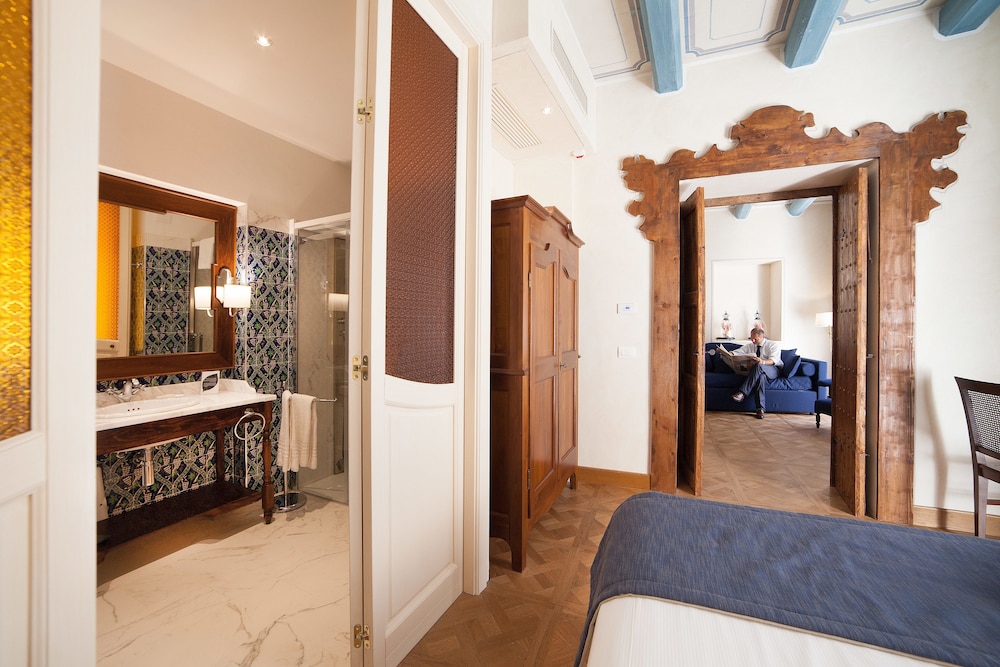 Suite - Photo 2