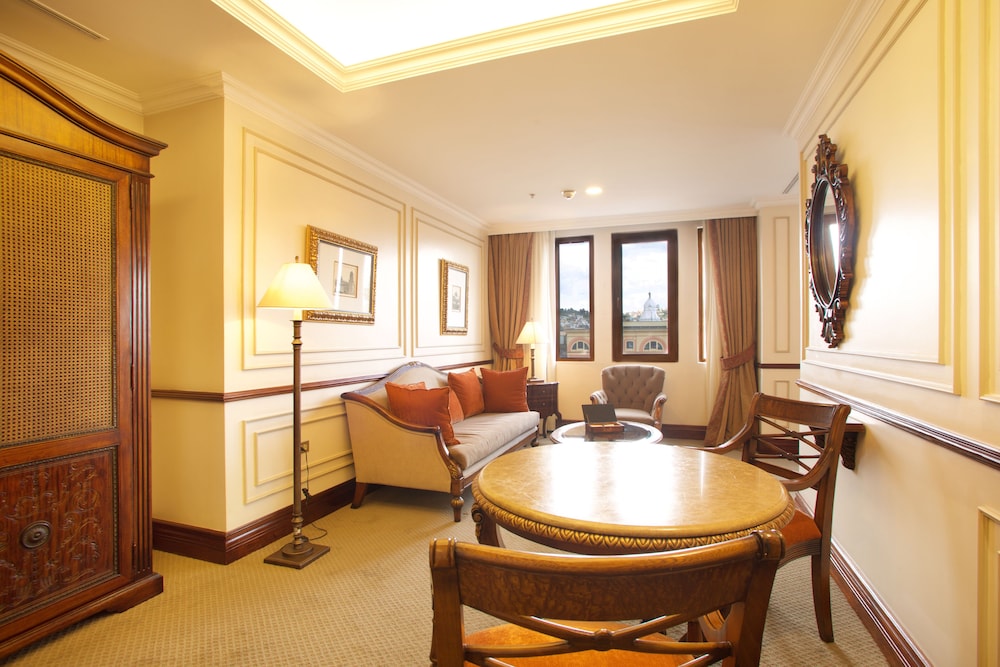 Royal Suite, 1 King Bed - Photo 6