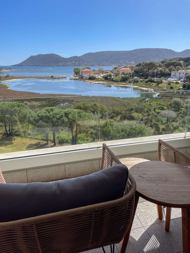 Superior Room, 2 Twin Beds, Balcony, Sea View - Photo 8